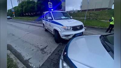 Пьяный угонщик врезался в автомобиль ГИБДД в Трехгорном