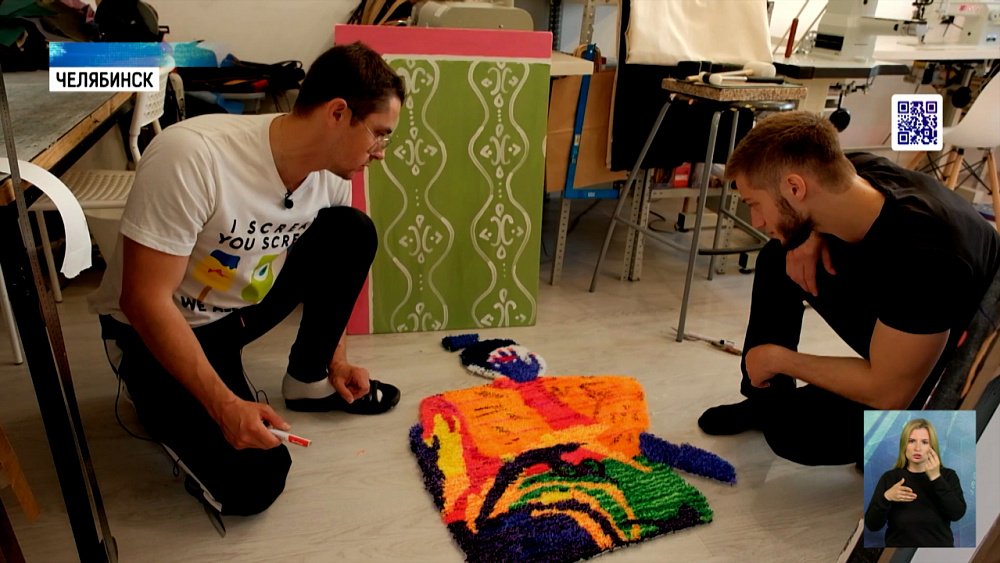 В Челябинске художник ткет ковры