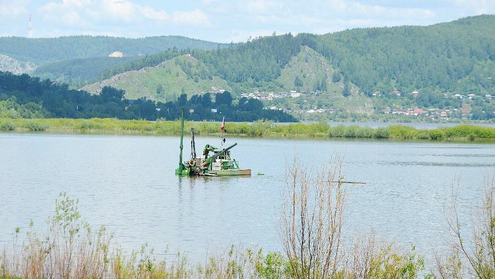 В Златоусте начали очистку городского пруда за 111 млн рублей