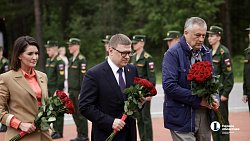 Стелу в честь воинов Челябинской области установили под Санкт‑Петербургом