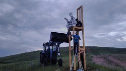 На Аркаиме установили пятиметровый стул со скульптурой