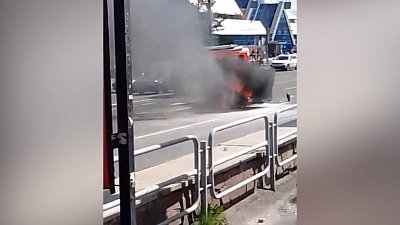 В Челябинске на ходу вспыхнул автомобиль