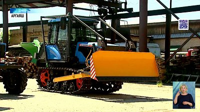 Лесхозы региона получили новые тракторы