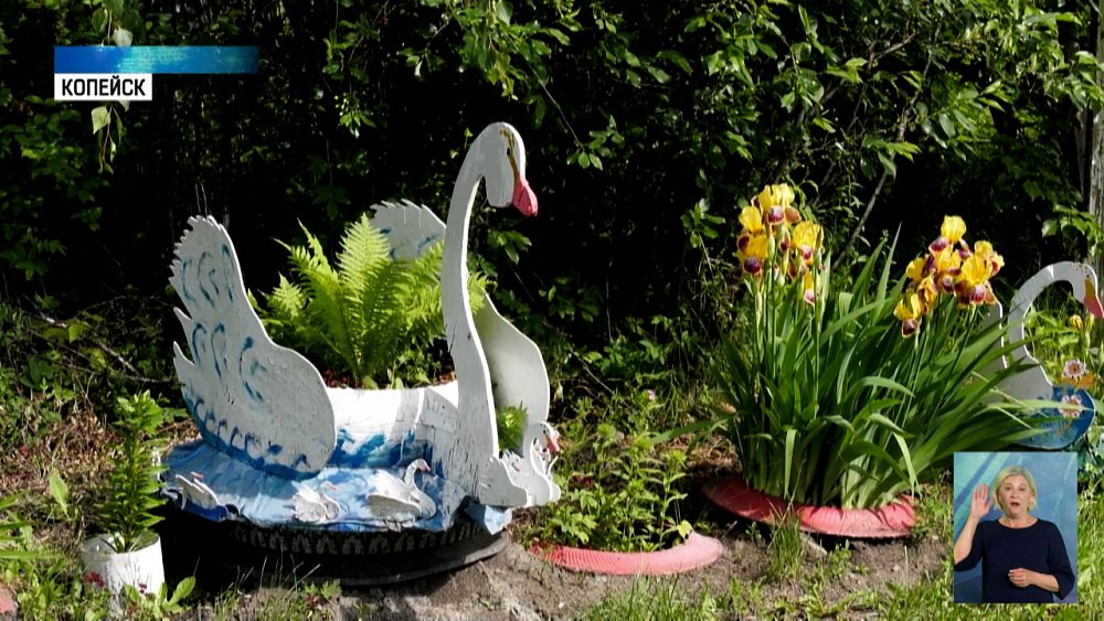 Житель Старокамышинска украсил улицу поселка