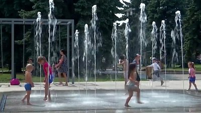 Купание в фонтанах — забава или риск для здоровья