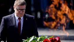 Алексей Текслер возложил цветы к Вечному огню в Челябинске в День памяти и скорби