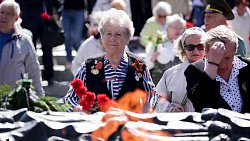 Алексей Текслер возложил цветы к Вечному огню в Челябинске в День памяти и скорби