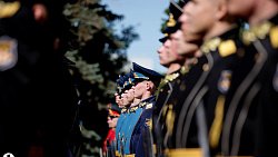 Алексей Текслер возложил цветы к Вечному огню в Челябинске в День памяти и скорби