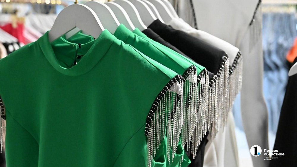Выбираем модный наряд на выпускной бал