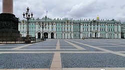 Гуляем по Севкабелю, рассматриваем парадные и пробуем пышки в Петербурге