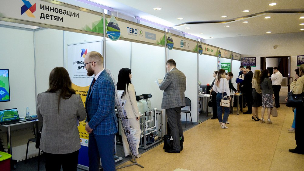 Уличная плитка и шапки для бани: в Челябинске представили экоразработки местных компаний