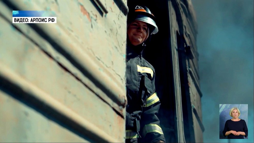 12 сотрудниц силовых структур снялись в клипе