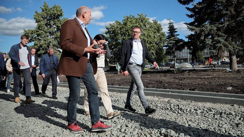 Губернатор Алексей Текслер проверил ход благоустройства скверов и дворов в Челябинске
