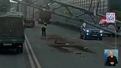 В Миассе железная опора рухнула на человека