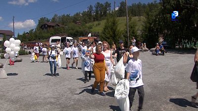 Волонтеры вышли на очистку озера Тургояк