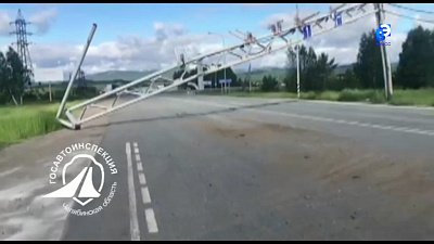 Грузовик снёс металлическую раму на М-5