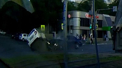 В Магнитогорске легковой автомобиль перевернулся после ДТП