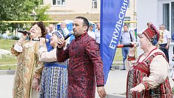 Губернатор Алексей Текслер вручил награды лучшим сельхозпроизводителям