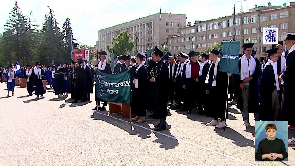 В ЮУрГУ прошел очный выпускной