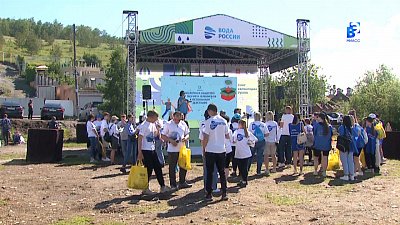 Волонтеры вышли на очистку озера Тургояк