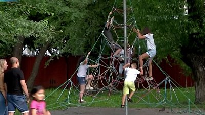 Как избежать травм детей во время летних прогулок?