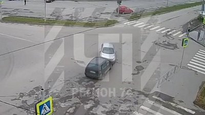 В Чебаркуле два автомобиля столкнулись на пустом перекрестке