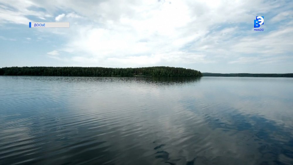 Спасатели ищут пропавшего на озере мужчину