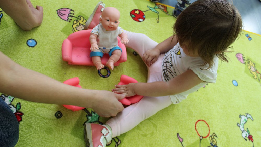 Воспитатель детского сада в Челябинской области заставила детей мыть унитазы