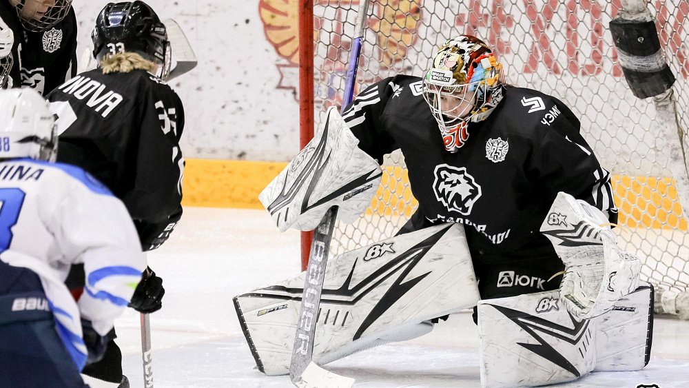 Хоккеистка Милена Третяк продлила контракт с челябинским клубом «Белые медведицы»