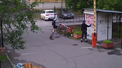 В Челябинске вандалы разрисовали въезд в парк Гагарина