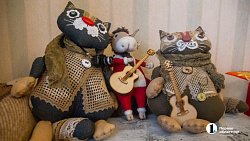 Машинист мостового крана из Челябинска шьет игрушки-талисманы