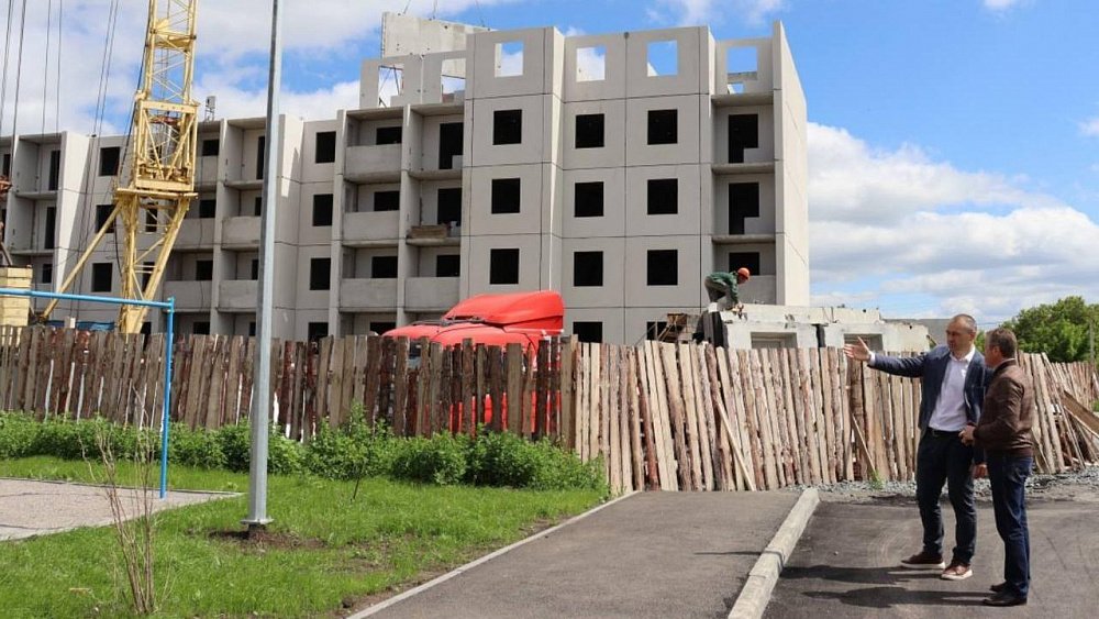 В Еманжелинске восемь аварийных домов расселят до конца 2022 года