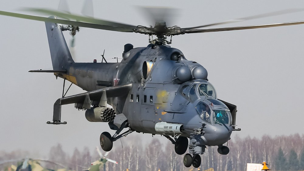 Владимир Путин присвоил звание гвардейской сформированной в Троицке вертолетной бригаде