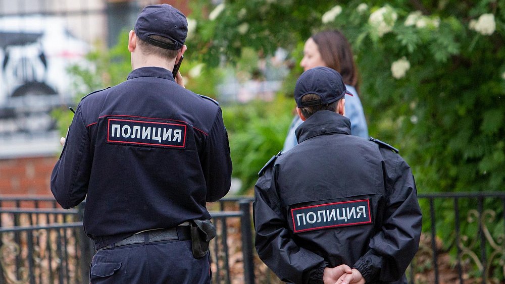 В торговом павильоне Челябинска нашли нелегальный алкоголь и табак на 150 тысяч рублей