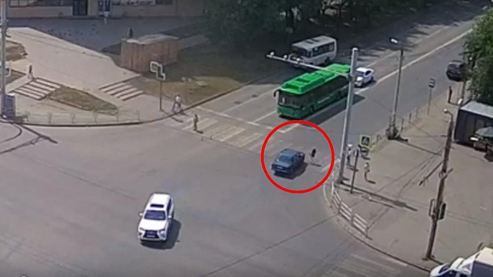 В Челябинске автомобиль сбил 10‑летнюю девочку и скрылся с места ДТП