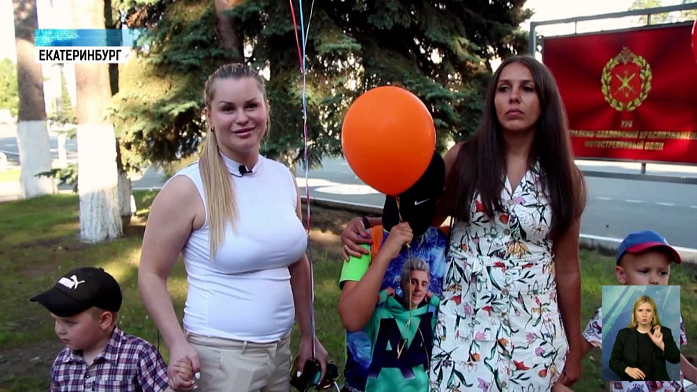 Бойцы, освободившие ЛНР, увидели родных