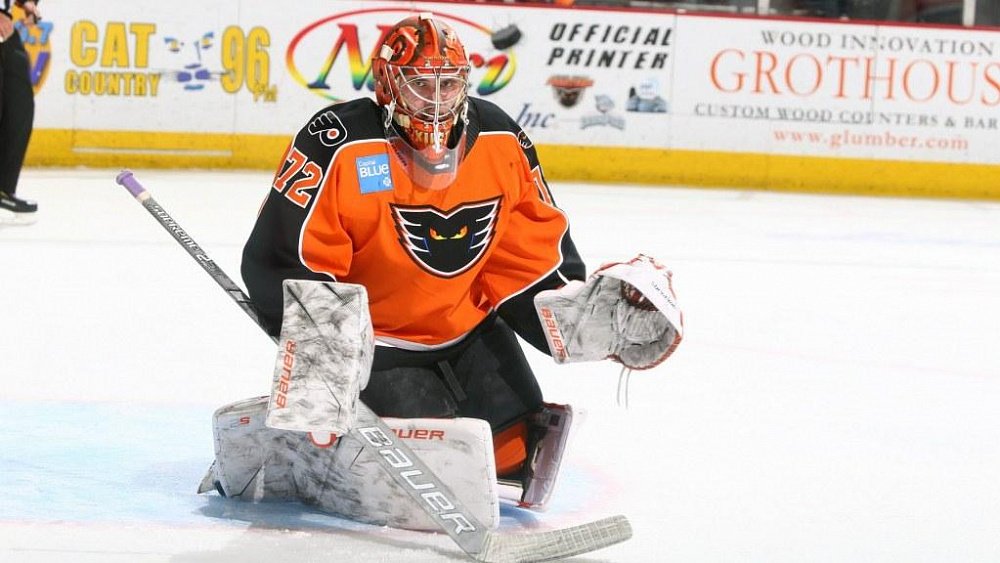 Хоккейный клуб «Трактор» подписал контракт с вратарем Кириллом Устименко