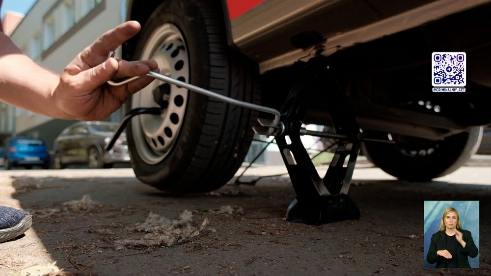 По пути на съемку машина ОТВ пробила два колеса