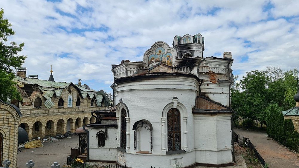 Делегация из Челябинска доставила гуманитарную помощь в монастырь ДНР