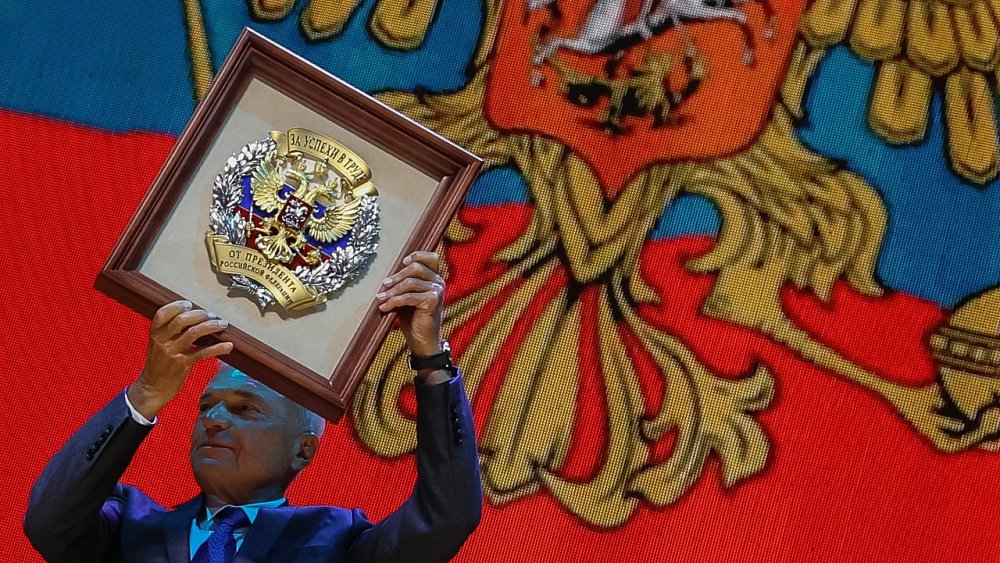 Магнитогорский металлургический комбинат получил почетный знак «За успехи в труде»