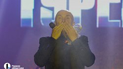 В Челябинске во время концерта «Хора Турецкого» начался дождь