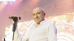 В Челябинске во время концерта «Хора Турецкого» начался дождь