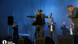 В Челябинске во время концерта «Хора Турецкого» начался дождь