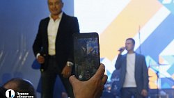 В Челябинске во время концерта «Хора Турецкого» начался дождь