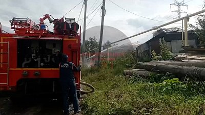 В Златоусте пожар охватил жилой частный дом