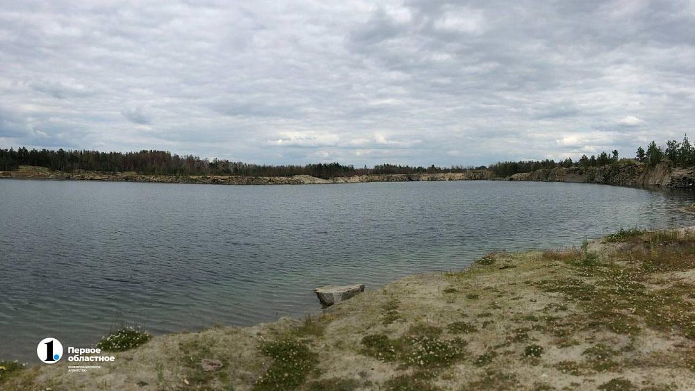 В Челябинской области автомобиль проехал по голове загоравшего на пляже мужчины