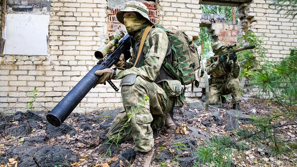 Делегация Челябинской области встретилась в Донбассе с уральскими росгвардейцами