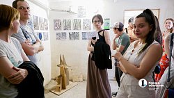 Зачем искусство голубям: в Челябинске выставили арт-объекты для птиц