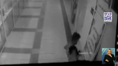 Хулиган выместил злость на жалюзи