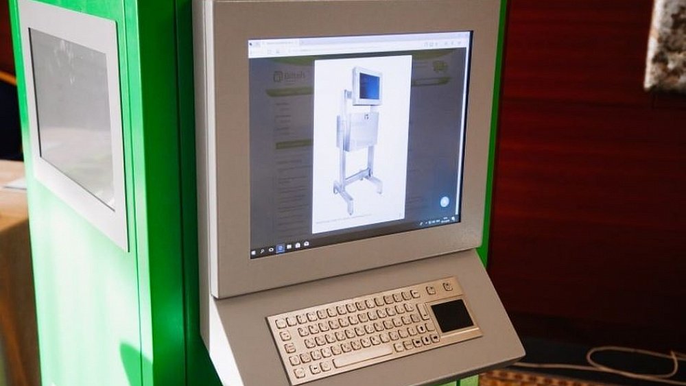 В Челябинске увеличили производство сенсорных мониторов на замену импортным